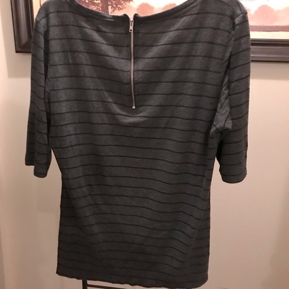 Zippered T-shirt - Picture 2 of 3